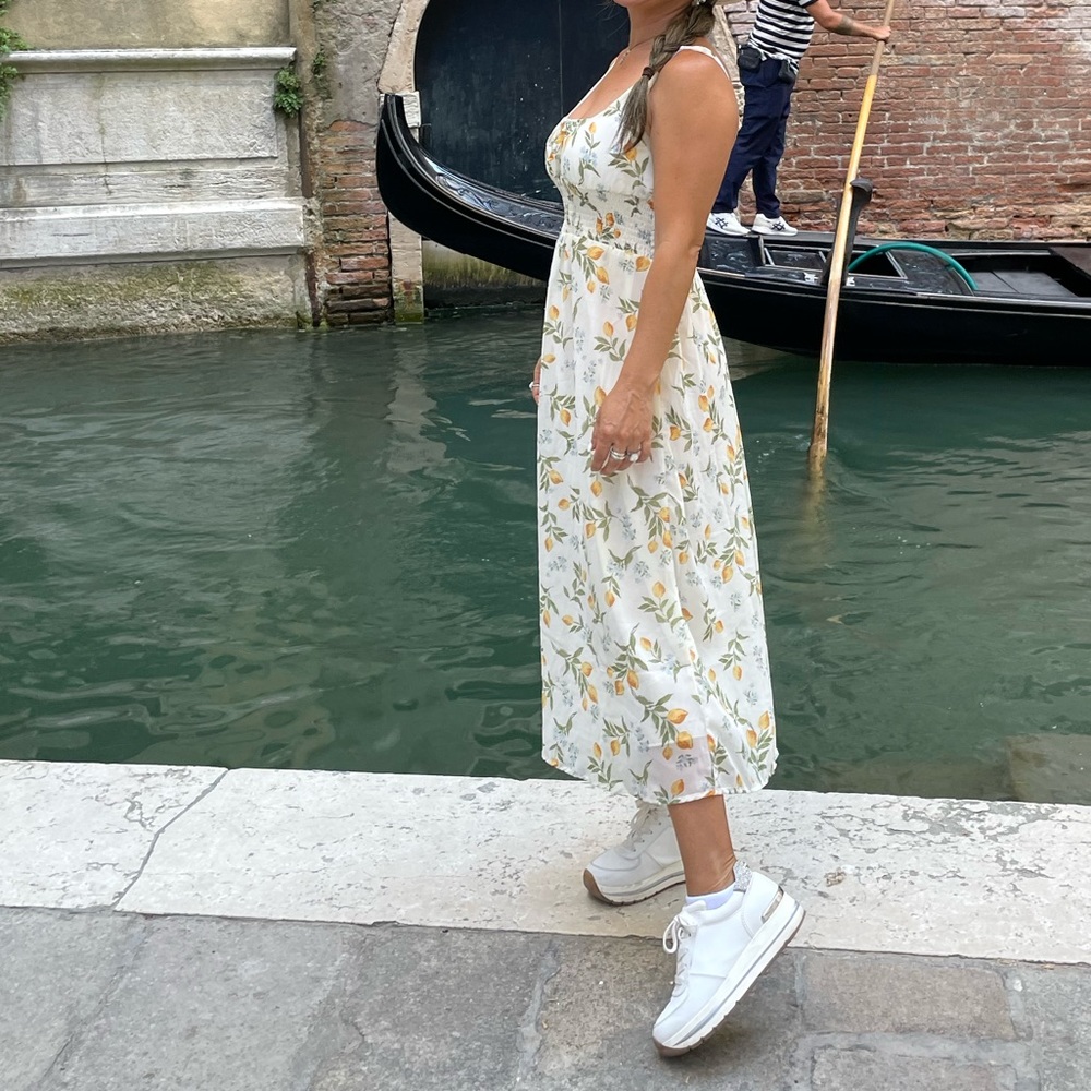 Beautiful romantic dress -lemon print